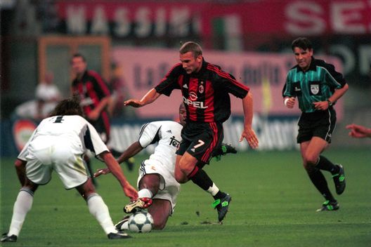 1 Aug 2000: Andriy Shevchenko of AC Milan in action during the Coppa Del Centenario preseason match between AC Milan and Real Madrid at the San Siro Stadium, Milan, Italy. Mandatory Credit: Grazia Neri/ALLSPORT Il nostro 5 maggio: la qualificazione alla Champions League nel 2002- immagine 4