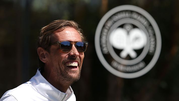 LONDON, ENGLAND - MAY 14: Peter Crouch, former professional footballer in action during the Alfred Dunhill Padel Classic at The Hurlingham Club on May 14, 2025 in London, England. (Photo by Luke Walker/Getty Images for Laureus) Ultimo al fantacalcio, Peter Crouch paga pegno: ha fatto da mascotte per un club di settima serie inglese - immagine 1