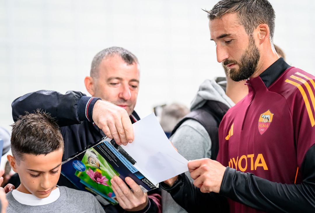 Roma, la seduta pomeridiana aperta ai tifosi al St. George’s Park – FOTO GALLERY - immagine 6