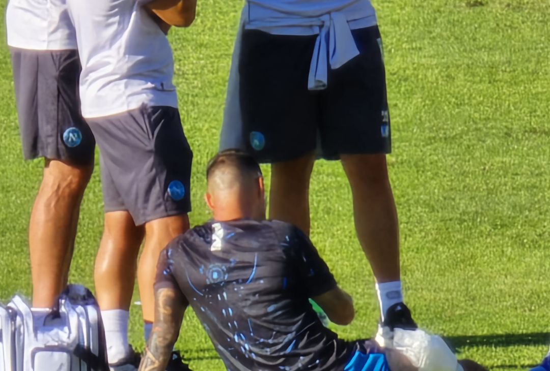 Matteo Politano ha accusato un problema alla coscia destra durante la seduta pomeridiana