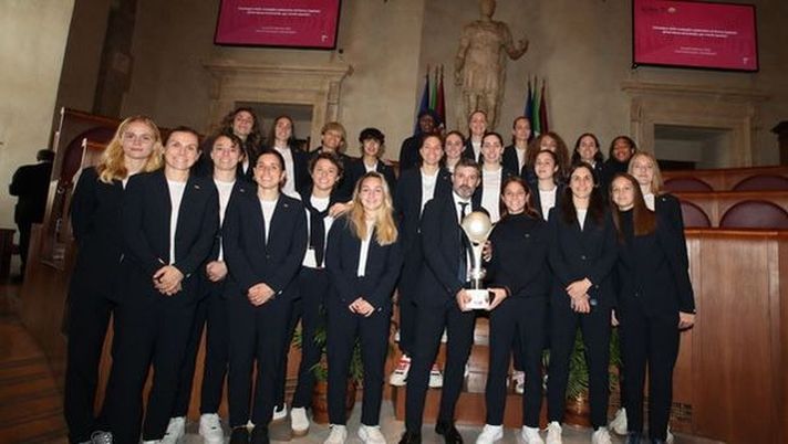 Roma Femminile, squadra premiata in Campidoglio per la Supercoppa Roma Femminile, squadra premiata in Campidoglio per la Supercoppa - immagine 1
