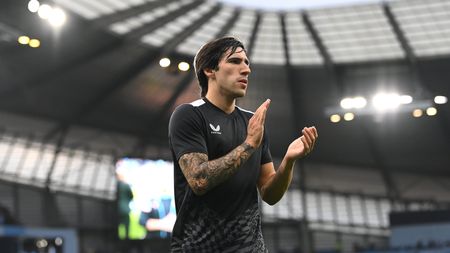 MANCHESTER, ENGLAND - AUGUST 19: Sandro Tonali of Newcastle applauds the fans prior to the Premier League match between Manchester City and Newcastle United at Etihad Stadium on August 19, 2023 in Manchester, England. (Photo by Stu Forster/Getty Images)