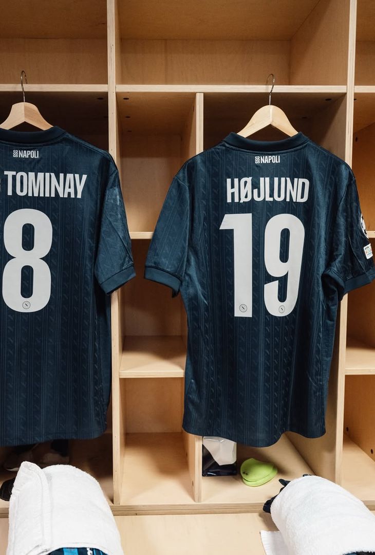 Tutto pronto nello spogliatoio del Napoli per il Copenaghen