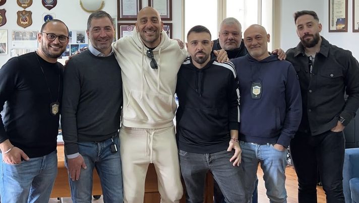 Daniele Decibel Bellini, speaker del Napoli, ha rivelato attraverso i propri canali social un furto subito ieri al Vomero. decibel bellini