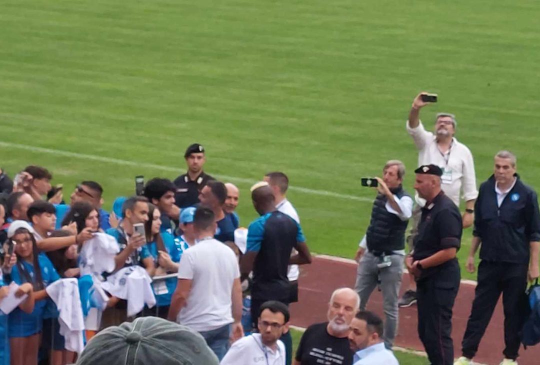 GALLERY Osimhen, Juan Jesus e Gollini fanno felici i tifosi dopo l’allenamento - immagine 11