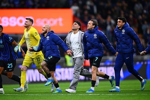 Inter-Como, vittoria in rimonta. Lautaro cerca Thuram e gli salta addosso- immagine 2