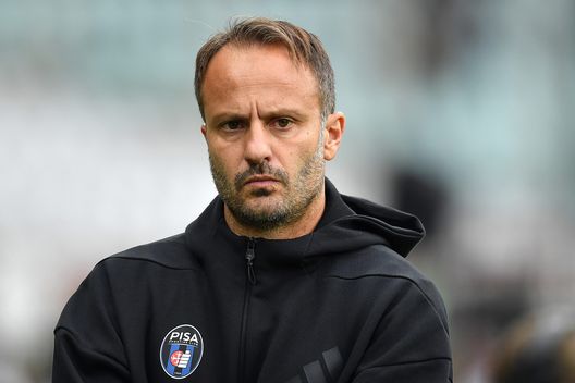 TURIN, ITALY - NOVEMBER 02: Pisa SC head coach Alberto Gilardino looks on during the Serie A match between Torino FC and Pisa SC at Stadio Olimpico di Torino on November 2, 2025 in Turin, Italy. (Photo by Valerio Pennicino/Getty Images) Torino-Pisa 2-2, Gilardino: “Toro ha qualità, qui tanti faranno fatica” - immagine 1