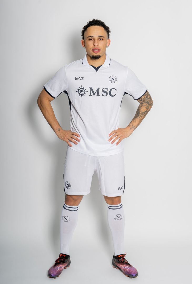 GALLERY Okafor veste l’azzurro: gli scatti con le tre divise del Napoli - immagine 9