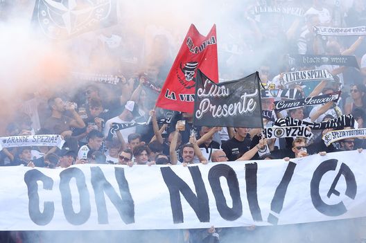 I tifosi dello Spezia. (Photo by Gabriele Maltinti/Getty Images) Spezia-Cremonese, tutto in una notte: ecco il pronostico dell’intelligenza artificiale- immagine 3