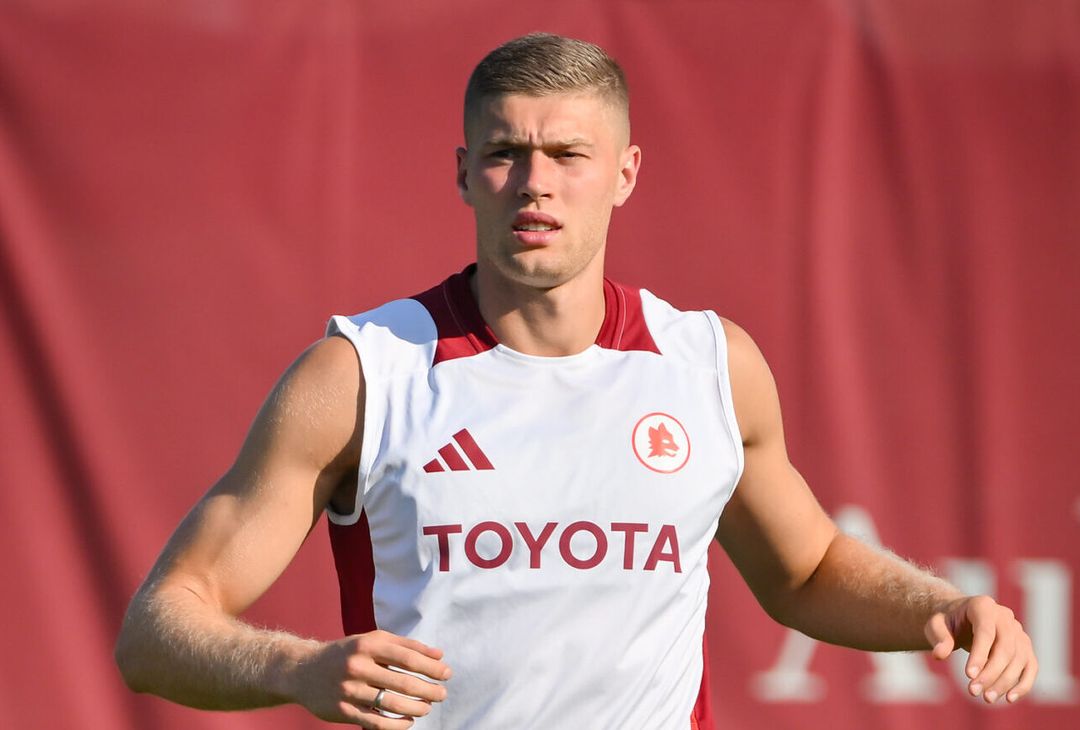 Trigoria, Dovbyk nel primo allenamento con i nuovi compagni – FOTO GALLERY - immagine 29