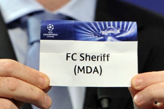 NYON, SWITZERLAND - JUNE 23: The name FC Sheriff is drawn during the 2014/15 UEFA Champions League 1st and 2nd Qualifying Rounds draw at the UEFA headquarters, The House of European Football, on June 23, 2014 in Nyon, Switzerland. (Photo by Harold Cunningham/Getty Images for UEFA) Moldavia, Sheriff “fregato” dal regolamento: addio titolo in maniera clamorosa - immagine 1