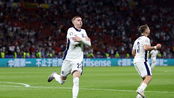 BERLIN, GERMANY - JULY 14: Cole Palmer of England celebrates scoring his team's first goal during the UEFA EURO 2024 final match between Spain and England at Olympiastadion on July 14, 2024 in Berlin, Germany. (Photo by Lars Baron/Getty Images) Spagna-Inghilterra 1-1, il nuovo entrato Palmer ristabilisce l’equilibrio a Berlino - immagine 1