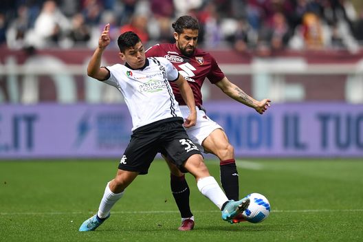 TURIN, ITALY - APRIL 23: Ricardo Rodriguez of Torino FC competes with Kevin Agudelo of Spezia Calcio during the Serie A match between Torino FC and Spezia Calcio at Stadio Olimpico di Torino on April 23, 2022 in Turin, Italy. (Photo by Valerio Pennicino/Getty Images)