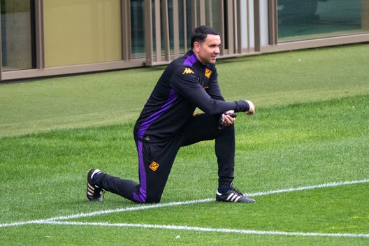 GERMOGLI PH: 16 APRILE 2025 BAGNO A RIPOLI AL VIOLA PARK SI E' SVOLTA LA RIFINITURA DELLA FIORENTINA IN VISTA DELLA PARTITA DI CONFERENCE LEAGUE CONTRO IL CELJE NELLA FOTO MISTER RAFFAELE PALLADINO Palladino