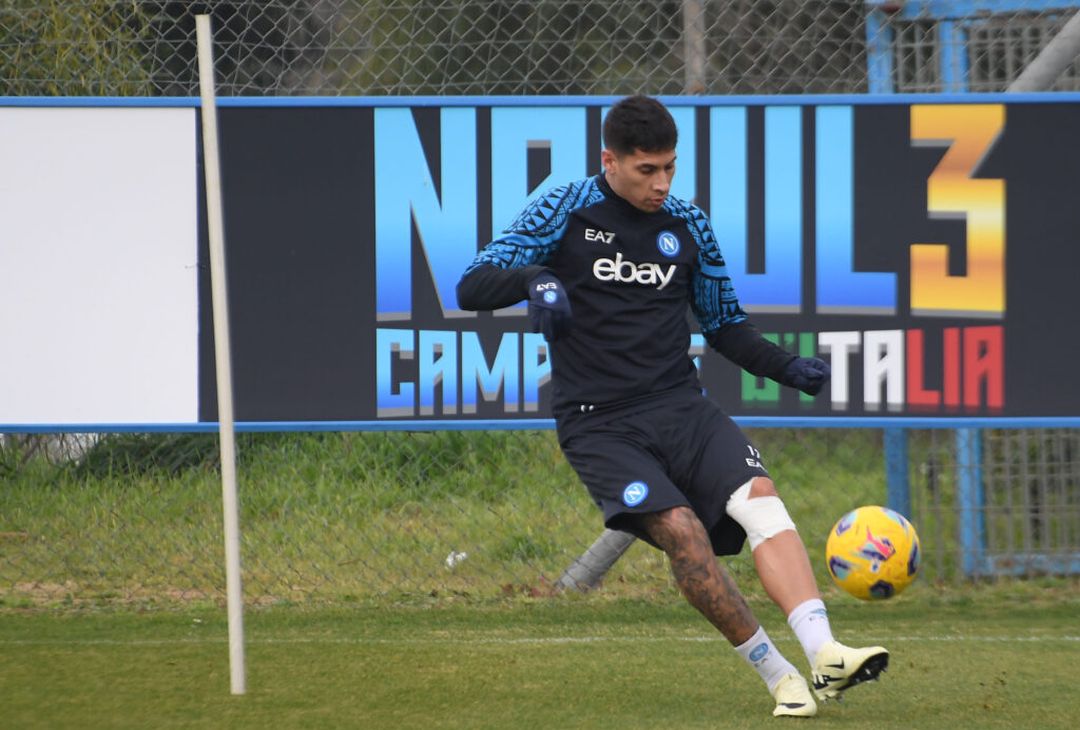 Seduta mattutina per il Napoli a Castel Volturno: si rivedono Natan e Anguissa che hanno lavorato in gruppo. Le foto dell'allenamento odierno.