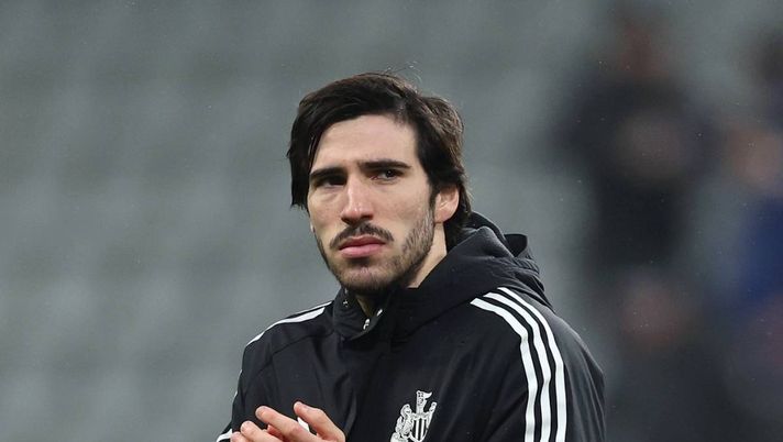 Sandro Tonali (ex centrocampista AC Milan, ora al Newcastle) | Milan News (Getty Images) Milan, Tonali torna in Serie A? L'agente spegne: 'Ancora è presto. Maldini ...'