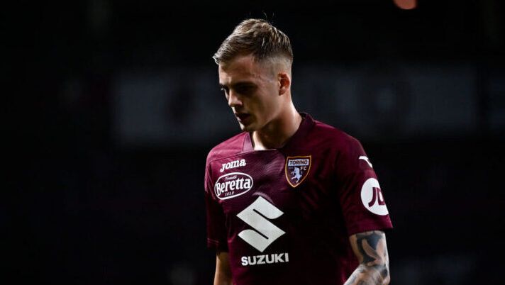 TURIN, ITALY - SEPTEMBER 24: Ivan Ilic of Torino FC reacts during the Serie A TIM match between Torino FC and AS Roma at Stadio Olimpico di Torino on September 24, 2023 in Turin, Italy. (Photo by Stefano Guidi/Getty Images) Ilic, il ct serbo preoccupa: “Ha sentito qualcosa rompersi”. Il Torino ha un grande timore - immagine 1