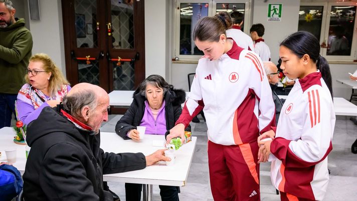 ‘Stronger Together’, i dipendenti della Roma donano indumenti e coperte ai senzatetto - immagine 1