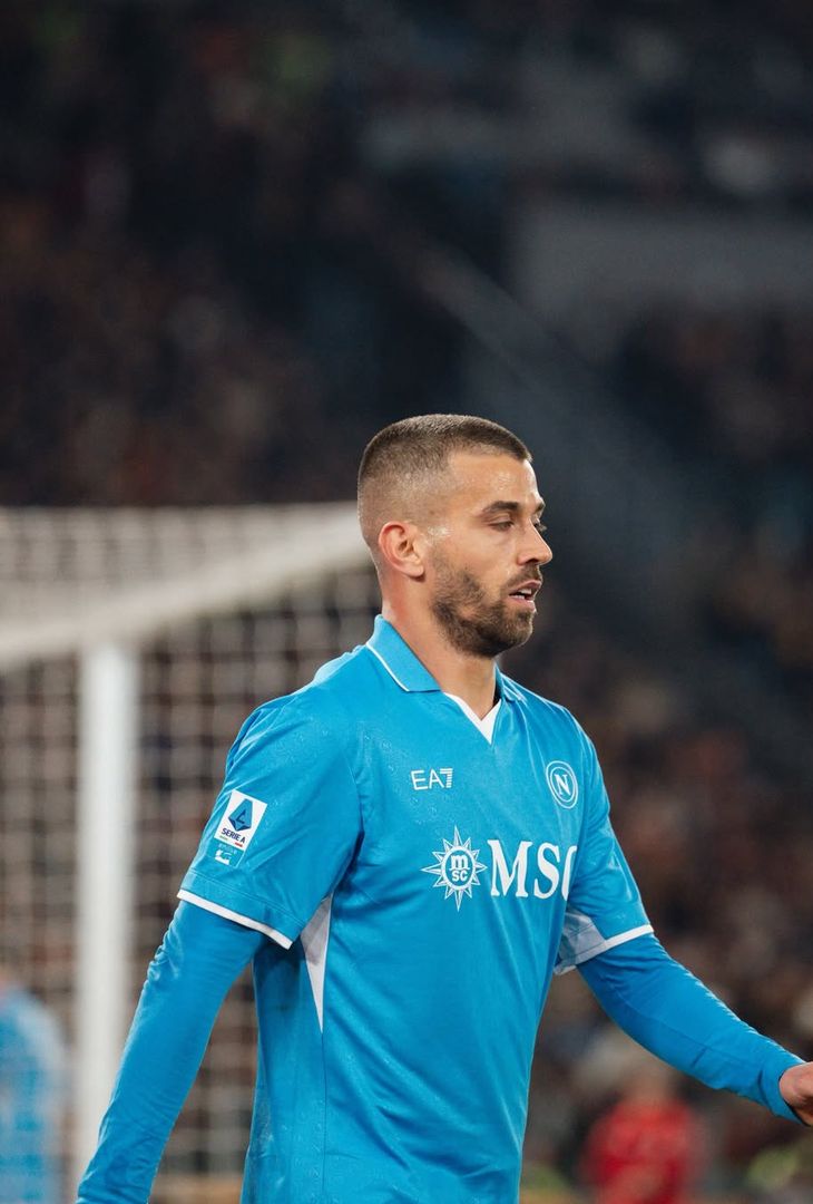 'Roma-Napoli nel corso degli anni': su Instagram, l'account ufficiale degli azzurri ha pubblicato un carosello di foto con i momenti più importanti degli ultimi quindici Derby del Sole disputatisi all'Olimpico.