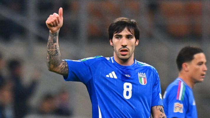 MILAN, ITALY - MARCH 20: Sandro Tonali of Italy celebrates scoring his team's first goal during the UEFA Nations League quarterfinal leg one match between Italy and Germany at Stadio San Siro on March 20, 2025 in Milan, Italy. (Photo by Alessandro Sabattini/Getty Images) Juve, nome nuovo per il centrocampo di Tudor. Rimangono in lizza Tonali, Frattesi e Bissouma - immagine 1