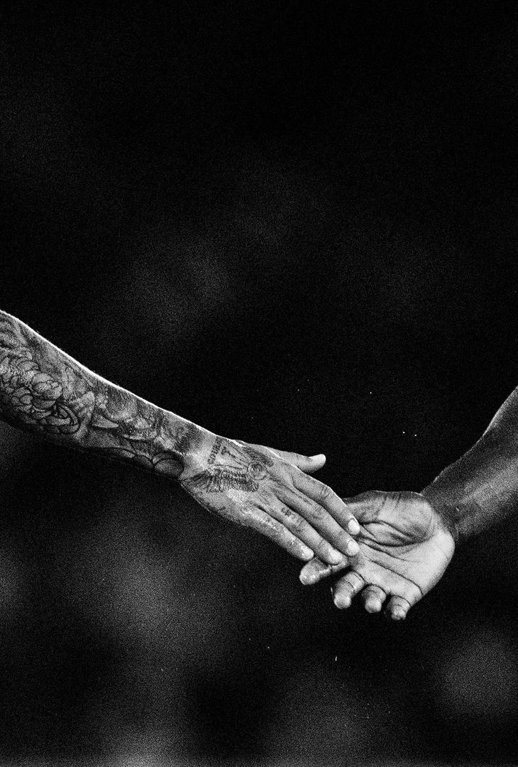 GALLERY Il Napoli celebra la vittoria con il Monza: gli scatti in bianco e nero - immagine 5