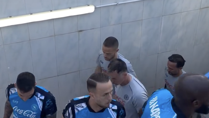 VIDEO Lecce-Napoli, azzurri in campo per il riscaldamento: manca poco al Via del Mare - immagine 1