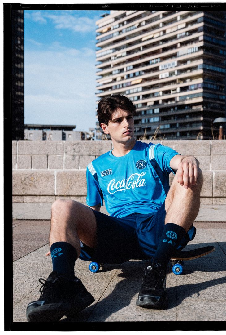 Il Napoli annuncia il nuovo kit di allenamento