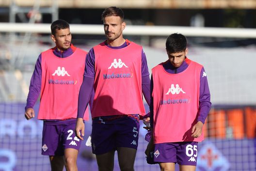 FLORENCE, ITALY - NOVEMBER 10: Marin Pongracic of ACF Fiorentina looks on before the Serie A match between Fiorentina and Verona at Stadio Artemio Franchi on November 10, 2024 in Florence, Italy. (Photo by Gabriele Maltinti/Getty Images) Finalmente Marin Pongracic: domani l’occasione del riscatto- immagine 2