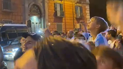 Lukaku è arrivato a Napoli, parte il coro: “Chi non salta romanista è”