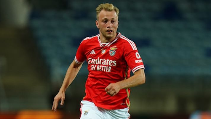 FARO, PORTUGAL - JULY 21: Casper Tengstedt of SL Benfica in action during the Pre-Season Friendly match between SL Benfica and RC Celta de Vigo at Estadio Algarve on July 21, 2023 in Faro, Portugal. (Photo by Gualter Fatia/Getty Images) UFFICIALE – Verona, dal Benfica arriva la punta Tengstedt: la formula dell’operazione - immagine 1