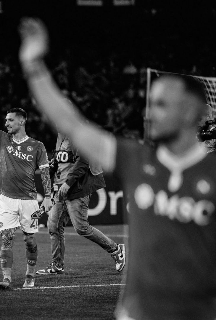 Spavalderia in bianco e nero per Napoli-Milan: scontro tra stelle! – LE FOTO - immagine 10