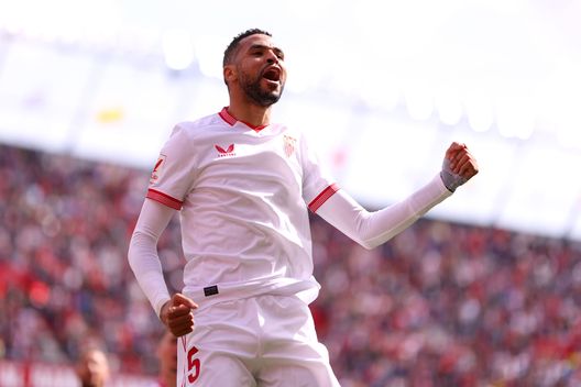 SIVIGLIA, SPAGNA - 02 MARZO: Yousseff En-Nesyri del Sevilla FC celebra il primo gol della sua squadra durante la partita LaLiga EA Sports tra il Sevilla FC e la Real Sociedad all'Estadio Ramon Sanchez Pizjuan il 02 marzo 2024 a Siviglia, Spagna. (Foto di Fran Santiago/Getty Images) Calciomercato, tutte le news del 22 gennaio 2026- immagine 2