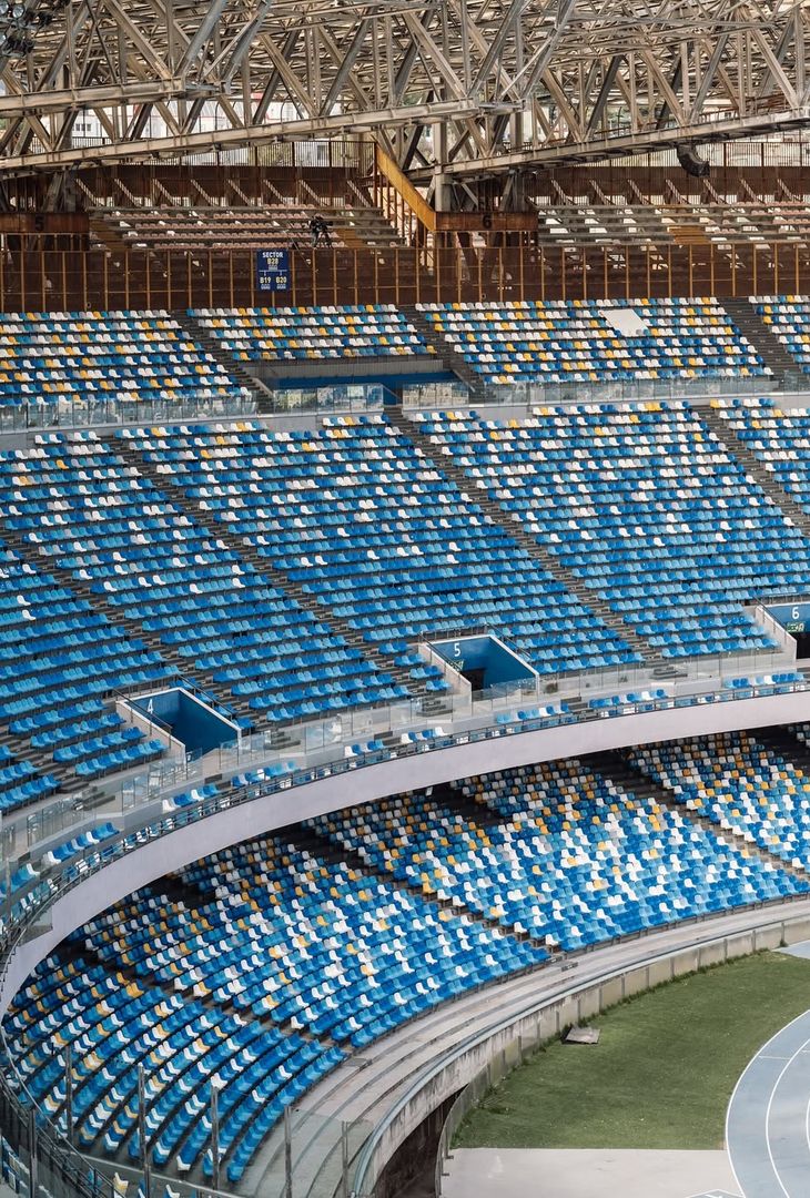 Circa un'ora separa Napoli-Pisa dal suo fischio d'inizio. In programma alle 20:45, la gara è valevole per la 4ª giornata del campionato 2025/26 di Serie A. Ad ospitare tale scontro sarà lo Stadio Diego Armando Maradona, di cui l'admin dei social azzurri ha pubblicato una serie di scatti sul proprio account Instagram.