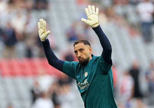 MUNICH, GERMANY - MAY 31: Gianluigi Donnarumma of Paris Saint-Germain acknowledges the fans, during the warm up prior to the UEFA Champions League Final 2025 between Paris Saint-Germain and FC Internazionale Milano at Munich Football Arena on May 31, 2025 in Munich, Germany. (Photo by Carl Recine/Getty Images) gigio-donnarumma-psg-supercoppa-europea-fuori-progetto-offerte-turchia-galatasaray-fenerbahce-premier-league-osimhen-mourinho