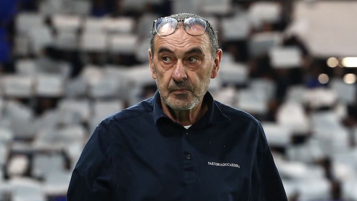 BERGAMO, ITALY - APRIL 22: SS Lazio head coach Maurizio Sarri looks on during the Coppa Italia match between Atalanta BC and SS Lazio at New Balance Arena on April 22, 2026 in Bergamo, Italy. (Photo by Marco Luzzani/Getty Images) FLASH – Nuova panchina in Serie A per Sarri, trattativa verso il traguardo: le ultimissime - immagine 1
