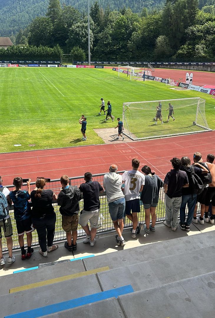 GALLERY Conte rientra in campo con una parte della squadra - immagine 6