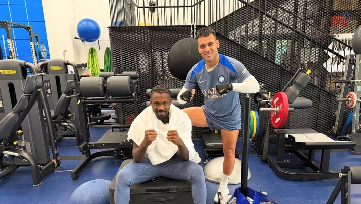 Inter, Thuram e Lautaro al lavoro in palestra. Il francese commenta sui social: “ThuLa Park” - immagine 1