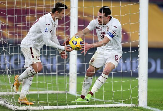 ROME, ITALY - DECEMBER 17: Andrea Belotti of Torino collects the ball from the net after scoring their sides first goal during the Serie A match between AS Roma and Torino FC at Stadio Olimpico on December 17, 2020 in Rome, Italy. The match will be played without fans, behind closed doors as a Covid-19 precaution. (Photo by Paolo Bruno/Getty Images)