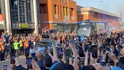 VIDEO / Inter, ecco l’arrivo del pullman a San Siro: tifosi in delirio