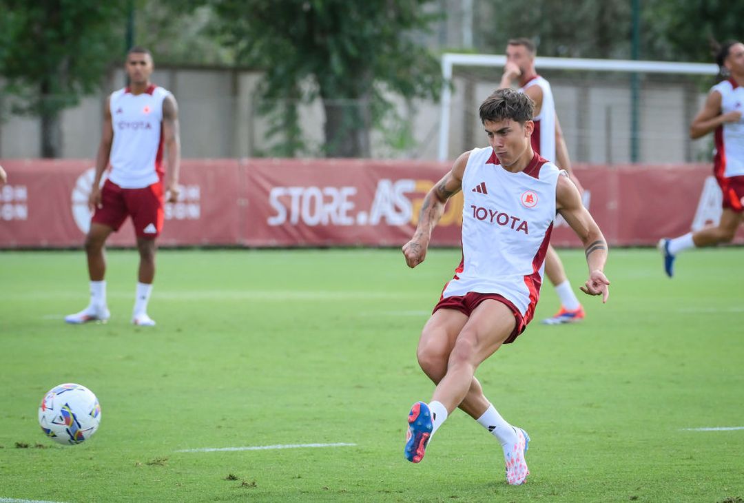 Roma, rifinitura a Trigoria alla vigilia di Cagliari: c’è Dybala – FOTO GALLERY - immagine 11