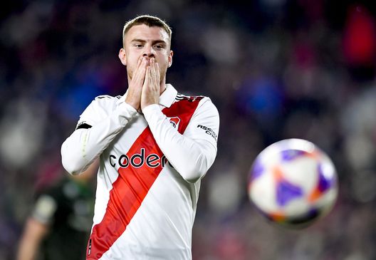 BUENOS AIRES, ARGENTINA - JUNE 17: Lucas Beltran of River Plate reacts during a Liga Profesional 2023 match between River Plate and Defensa y Justicia at Estadio Mas Monumental Antonio Vespucio Liberti on June 17, 2023 in Buenos Aires, Argentina. The 19th round match had been suspended at 25 minutes of play after a fan fell down from the Sivori High stands and died on June 3. (Photo by Marcelo Endelli/Getty Images) Beltran dribbla sul futuro: “Ho sentito le voci, ma non so niente”- immagine 2
