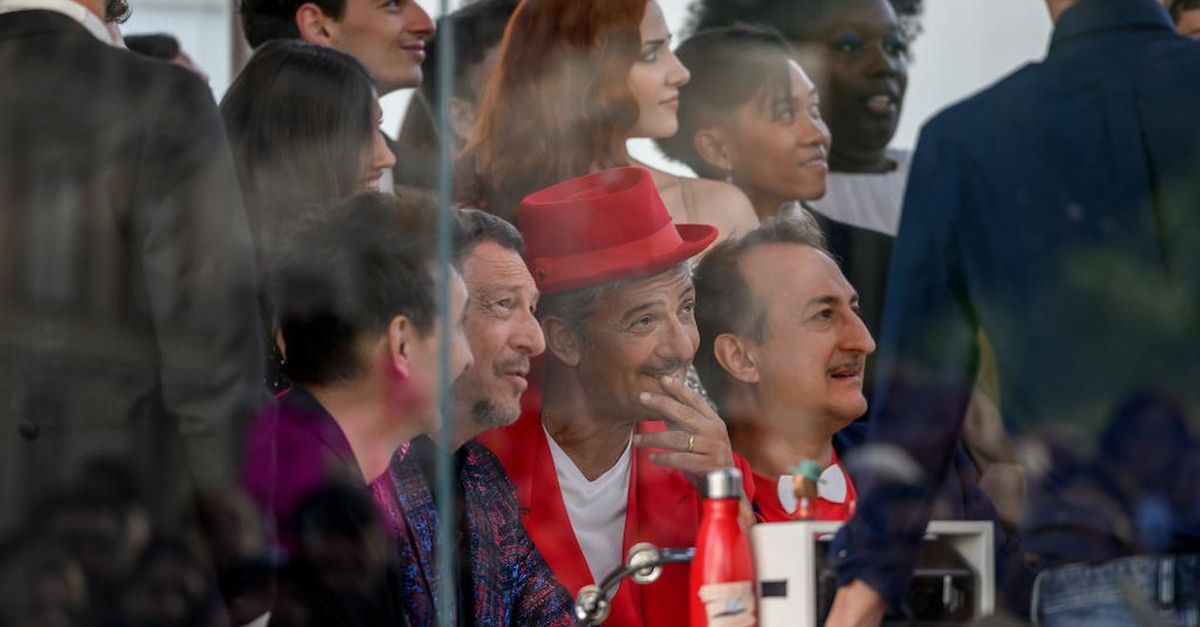 Fiorello annuncia il ritorno su Radio 2: “Non so quando ma noi vecchi siamo…”