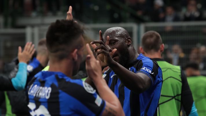 MILAN, ITALY - MAY 16: Lautaro Martinez of Inter celebrates his team's opening goal with his teamate Romelu Lukaku during the UEFA Champions League semi-final second leg match between FC Internazionale and AC Milan at Stadio Giuseppe Meazza on May 16, 2023 in Milan, Italy. (Photo by Emilio Andreoli - Inter/Inter via Getty Images) Lukaku: “Lautaro ottimo giocatore e ottimo ragazzo, è prezioso e si merita tutto” - immagine 1