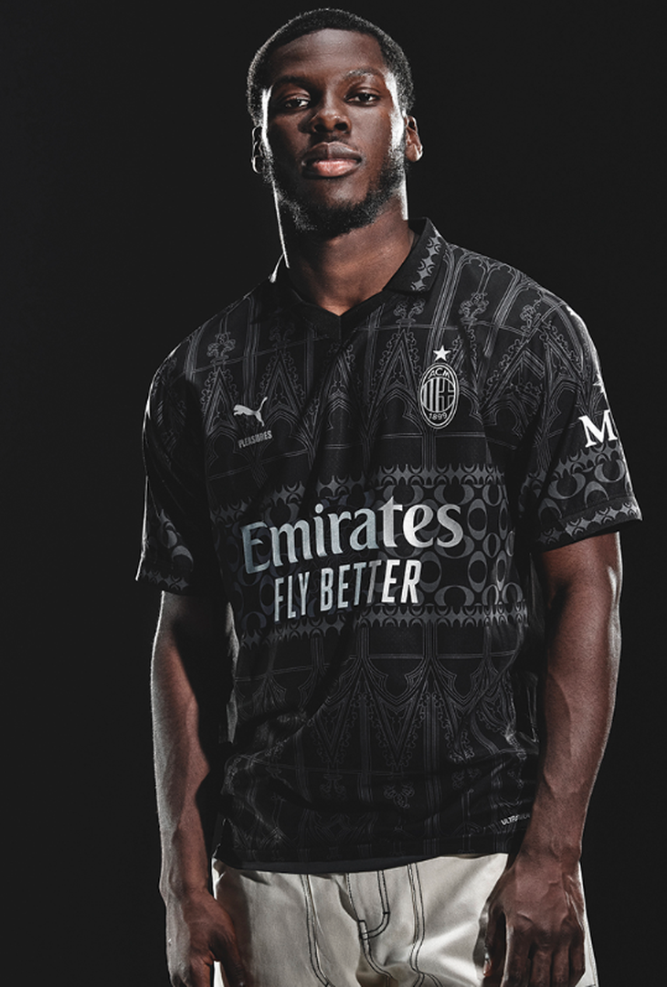 GALLERY Il Milan presenta la nuova divisa: debutterà contro il Napoli - immagine 6