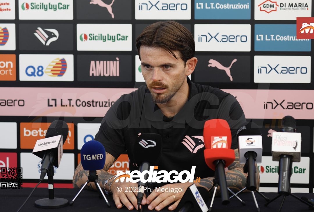 FOTO, capitan Brunori in conferenza stampa al ritiro del Palermo - immagine 13