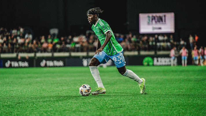 Il calciatore dei Seattle Sounders Georgi Minoungou (Foto dal sito web ufficiale dei Seattle Sounders) Minoungou