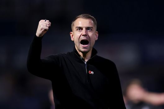 Tonda Eckert, allenatore ad interim del Southampton, esulta al fischio finale dopo la vittoria nella partita di Championship tra Queens Park Rangers e Southampton disputata al MATRADE Stadium il 5 novembre 2025 a Londra, Inghilterra. (Foto di Jasper Wax/Getty Images) Streaming Charlton-Southampton: Diretta TV e live gratis- immagine 2
