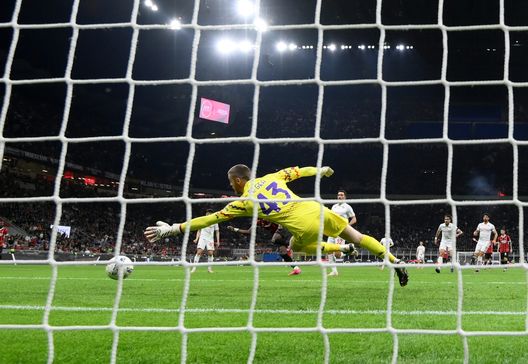 CorFio: “Gli addobbi per la Champions rimangono in cantina. De Gea salva i viola”- immagine 2