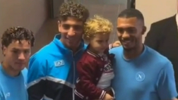 Azzurri dal cuore d’oro, 5 calciatori in visita al Policlinico: sorrisi coi bambini