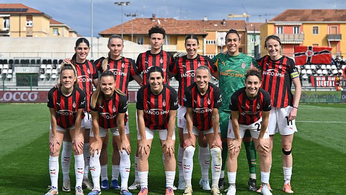 BIELLA, ITALY - MARCH 15: Team picture of AC Milan Women during the Serie A Women match between Juventus FC and AC Milan at Stadio Comunale Vittorio Pozzo Lamarmora on March 15, 2026 in Biella, Italy. (Photo by AC Milan/AC Milan via Getty Images) Milan Femminile, finisce a reti bianche il derby con il Como Women - immagine 1